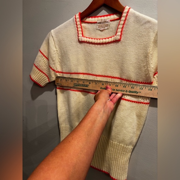 Elegant Cream and Red Women's Sweater 70’s vintage unique cute feminine - Picture 8 of 8